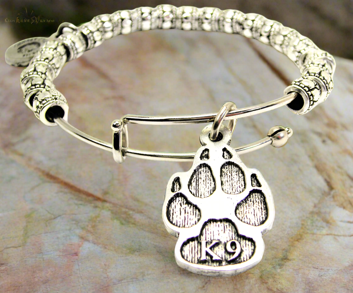 Paw-Friendship Beaded Bangle Bracelet ๐พ